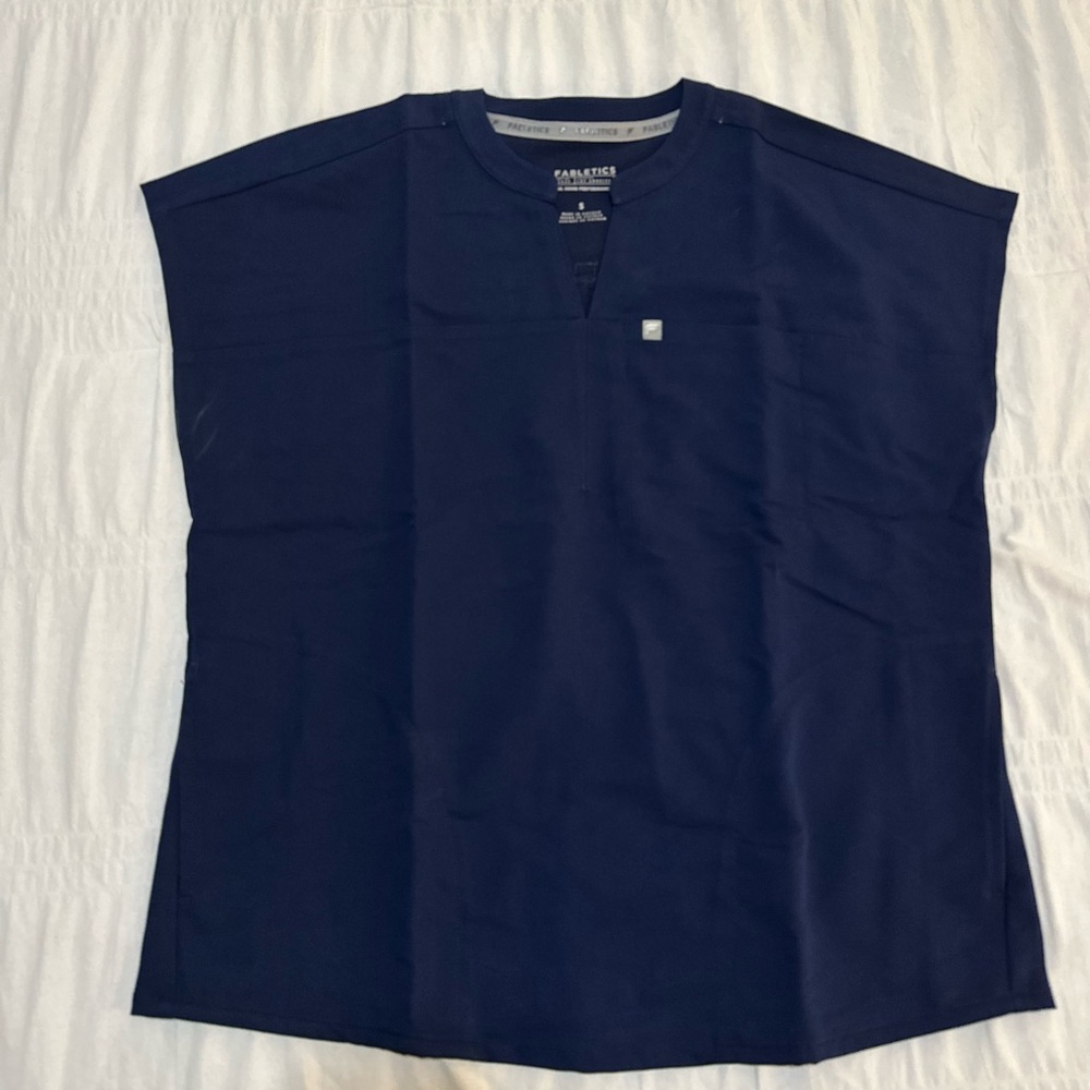 Fabletics Scrub Top in Navy